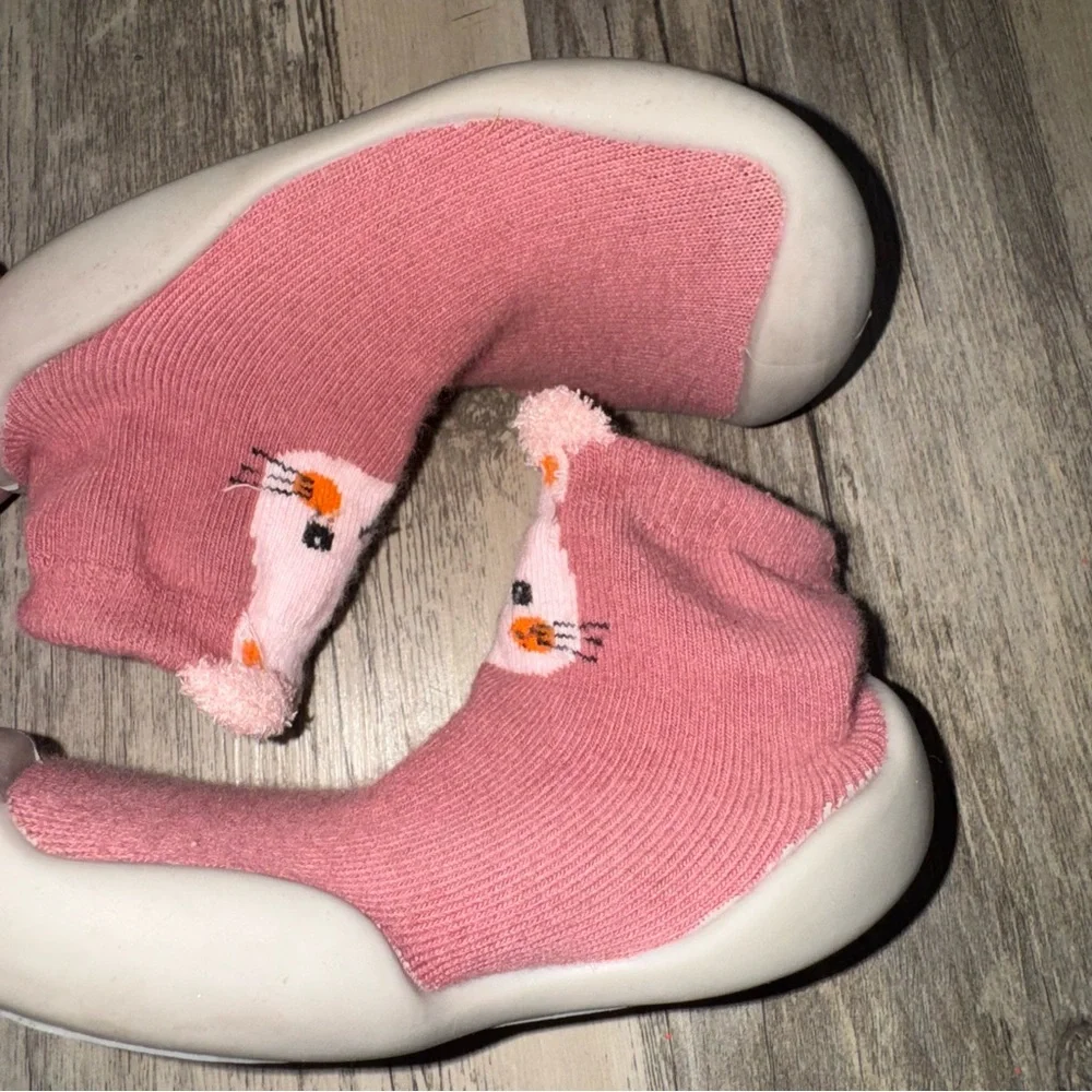 🩷3/$13🩷 Pink Cat Face Kids' Sock Shoes